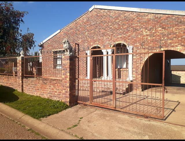 3 BEDROOM FREEHOLD FOR SALE IN TIRYVILLE